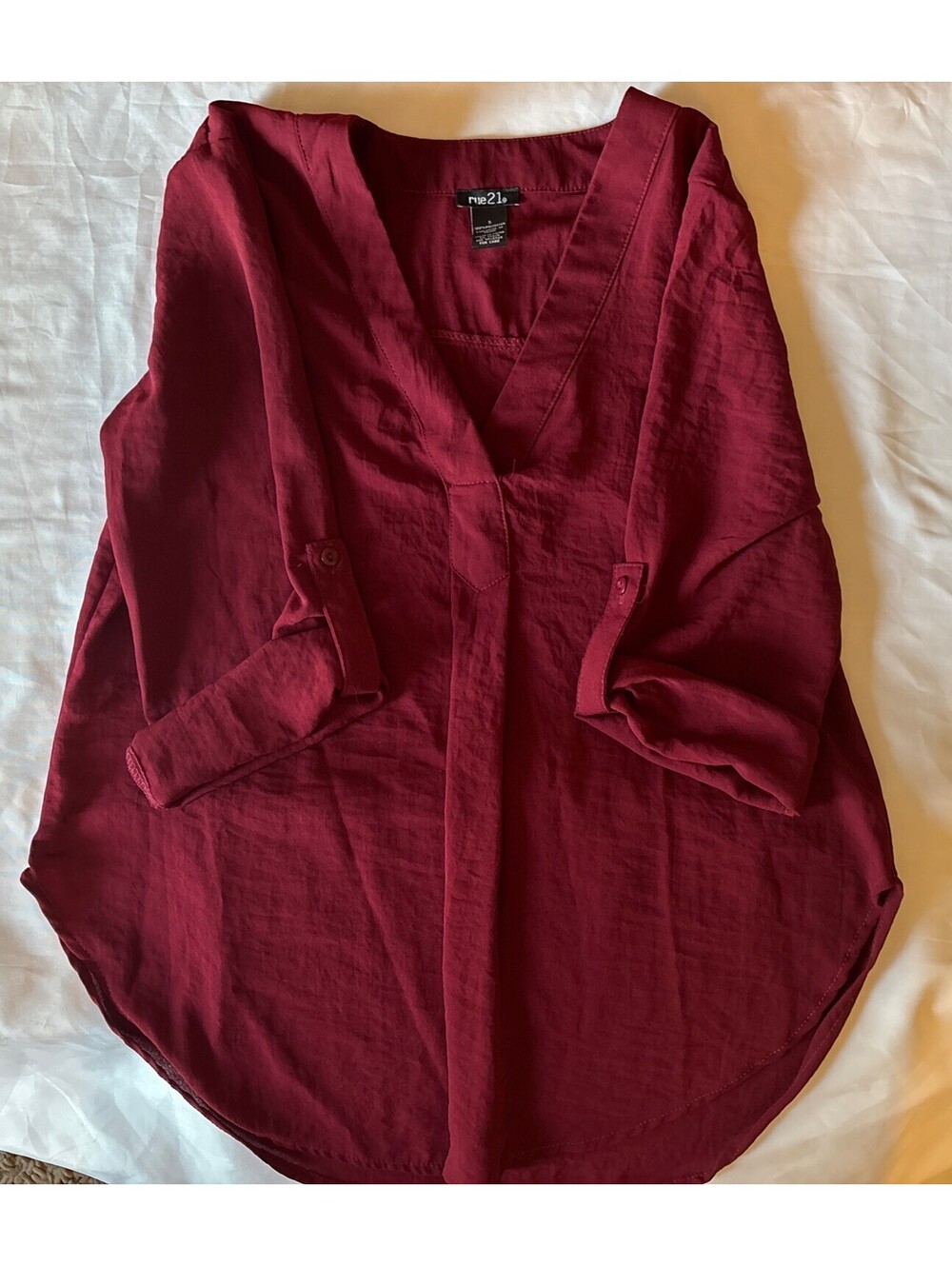 RUE21 Torrid Burgundy V-Neck Roll Tab Sleeve Tunic Blouse Size sm - Picture 2 of 4